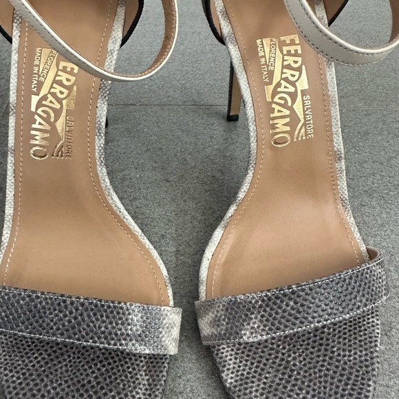 SALVATORE FERRAGAMO Glad
Gray White Lizard Leather Pump
Heels - Picture 9 of 10